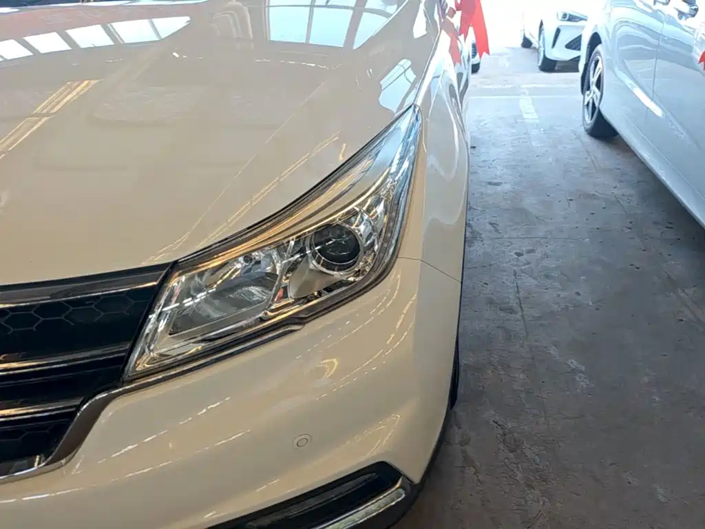 Baojun 730 2020 2019 1.5T CVT Flagship Edition 7-Seater China VI