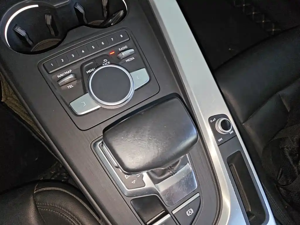 Photo 14 - Audi A4L