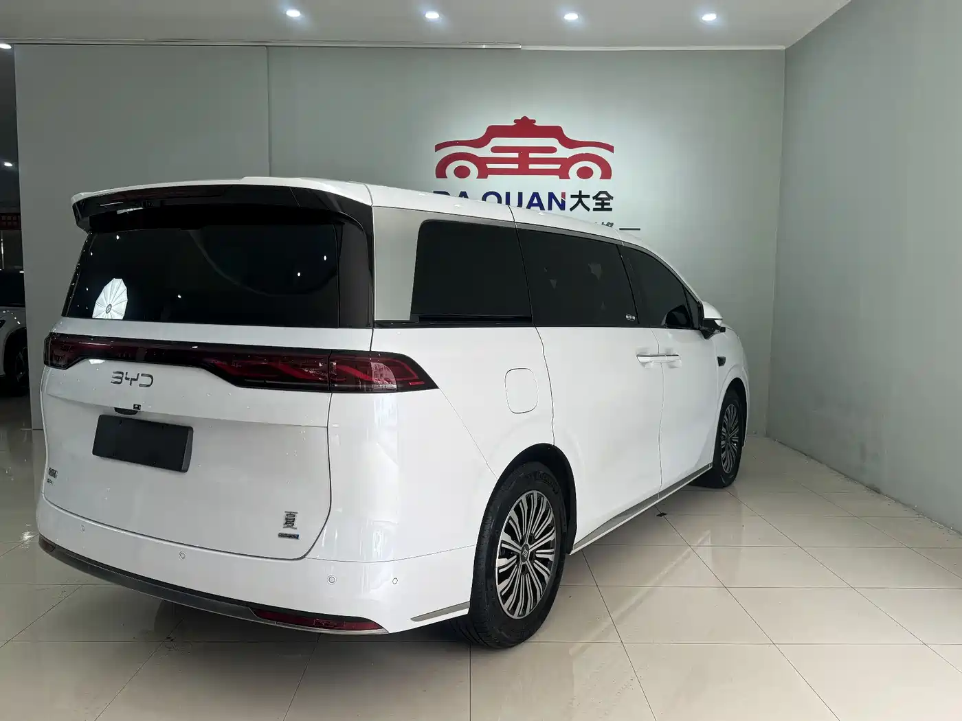 BYD Xia 2025 DM-i 1.5T 180km Surpass Edition фото 14