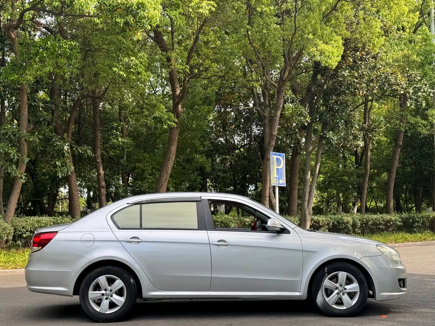 Volkswagen Lavida 2011 2011 1.6L Automatic Pinya Edition