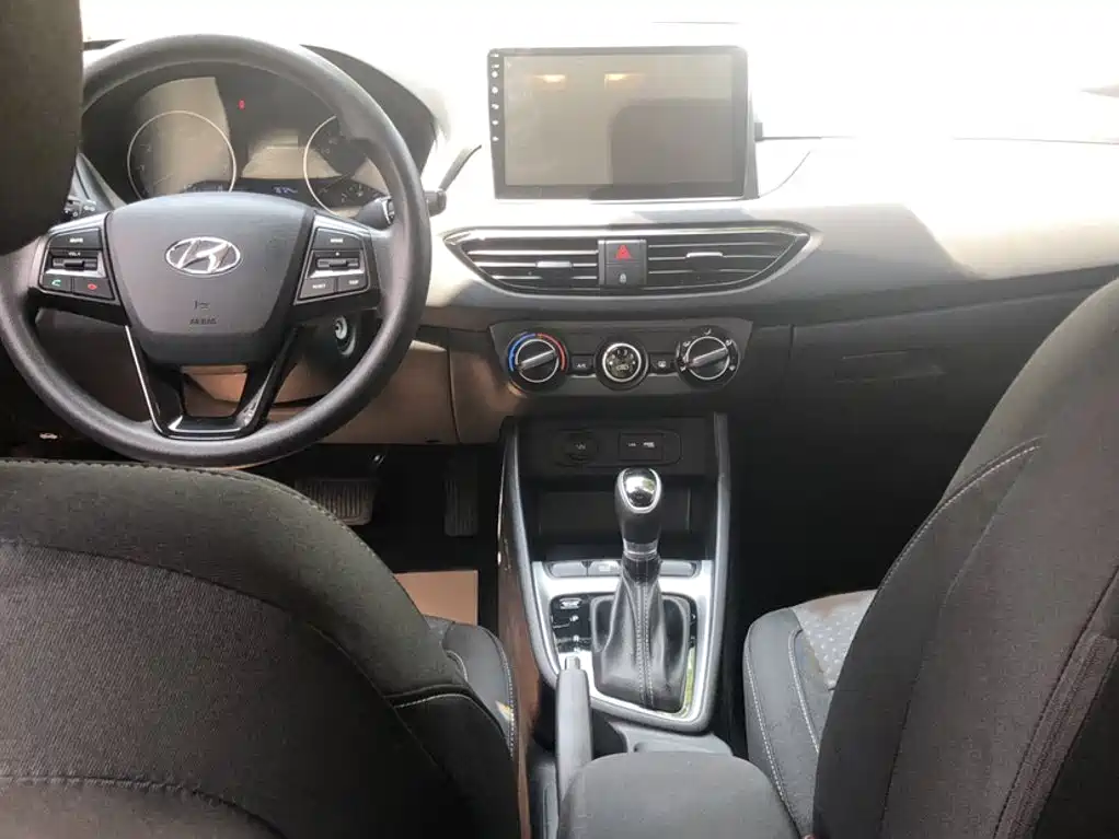 Фото 12 - Hyundai Elantra
