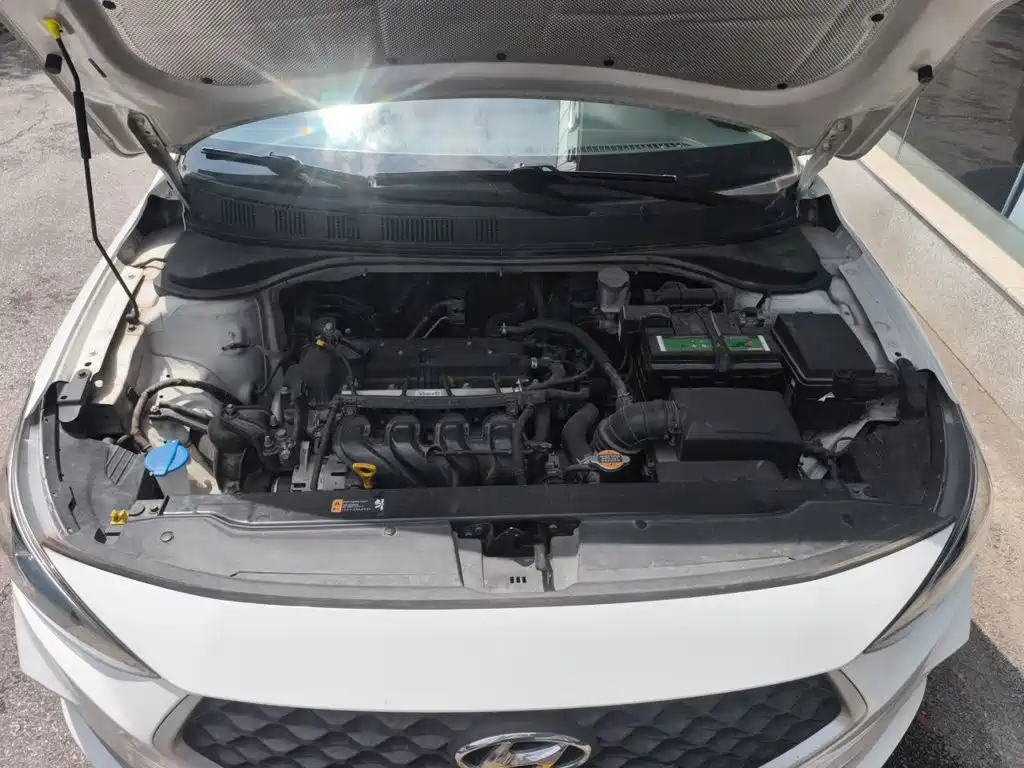 Фото 11 - Hyundai Elantra