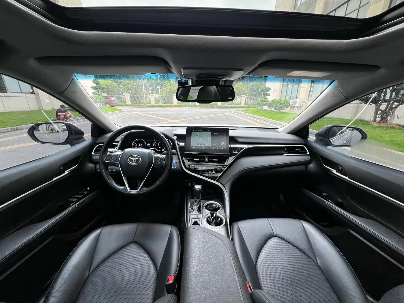 Toyota Camry 2023 Hybrid 2.5HG Luxury Edition фото 13
