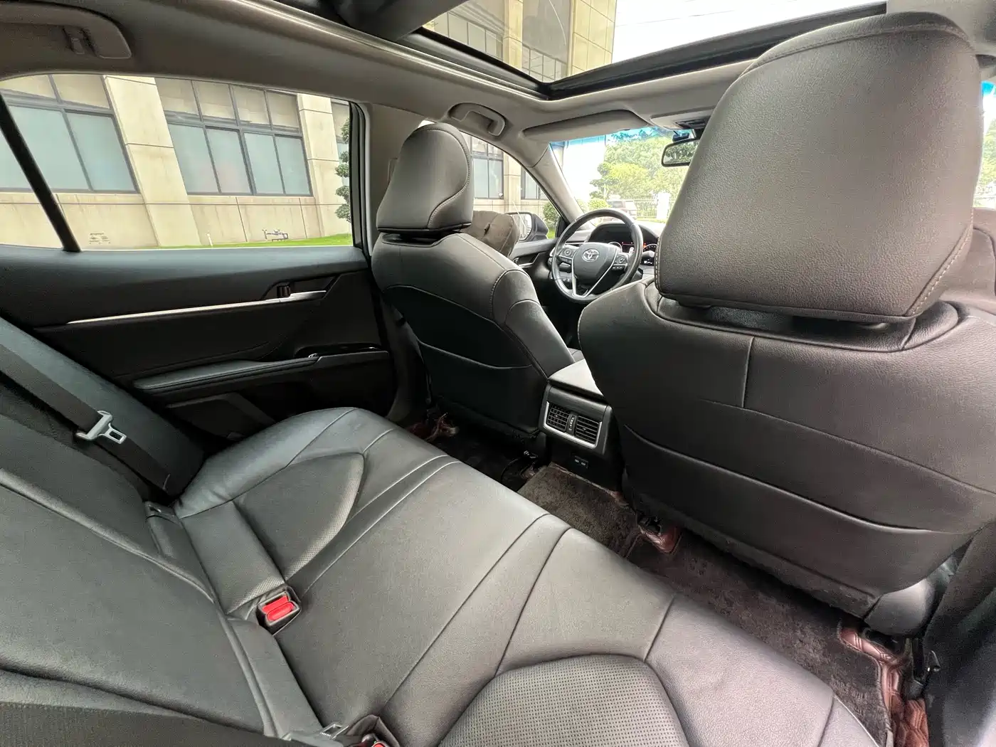 Toyota Camry 2023 Hybrid 2.5HG Luxury Edition фото 19
