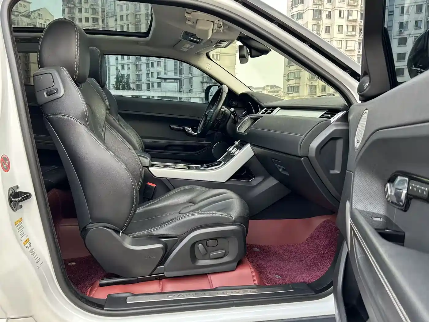 Land Rover Range Rover Evoque (Import) 2013 2.0T 3-door Dynamic Edition фото 17