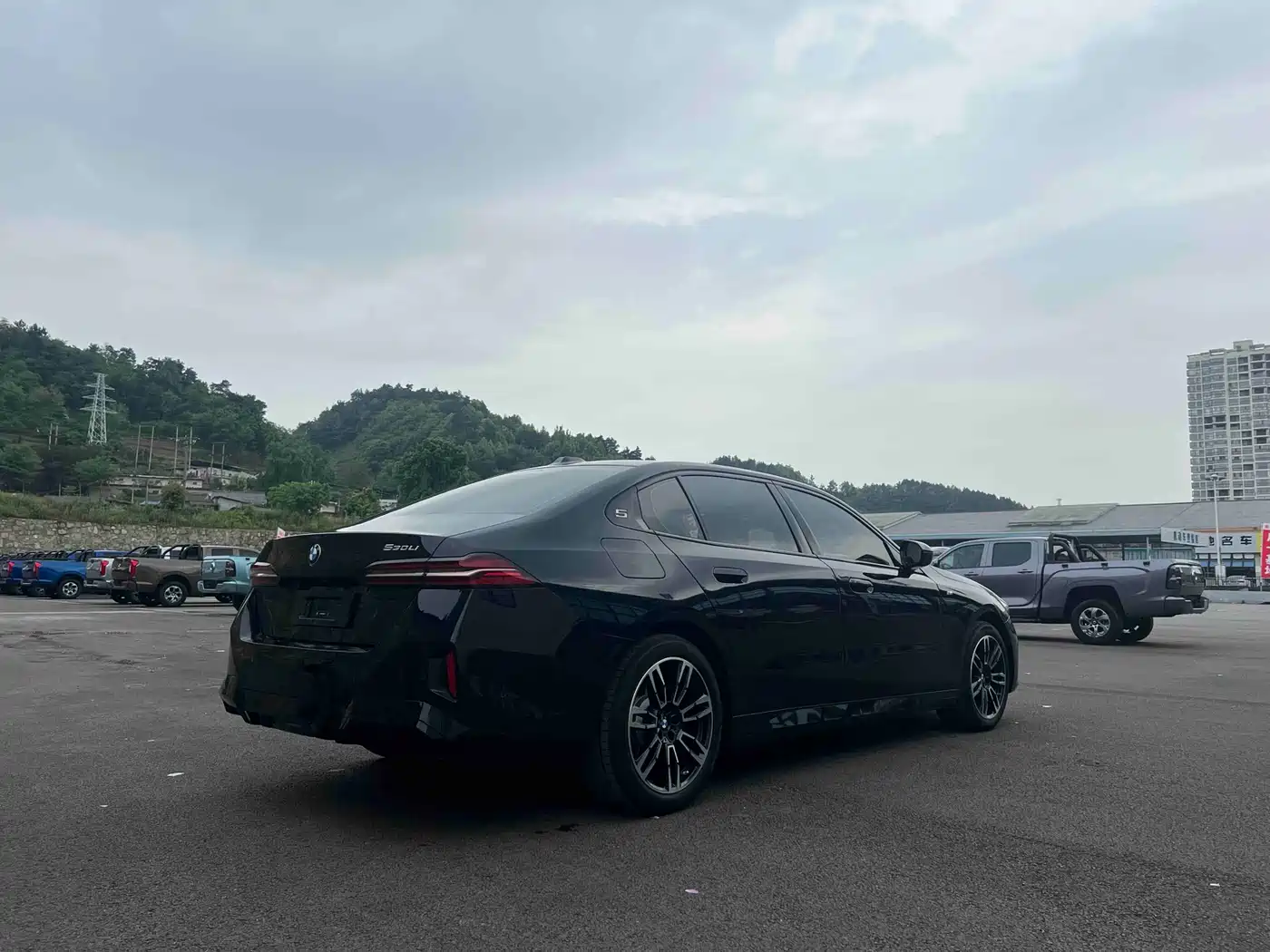 BMW 5 Series 2025 530Li Leading M Sport Package фото 9