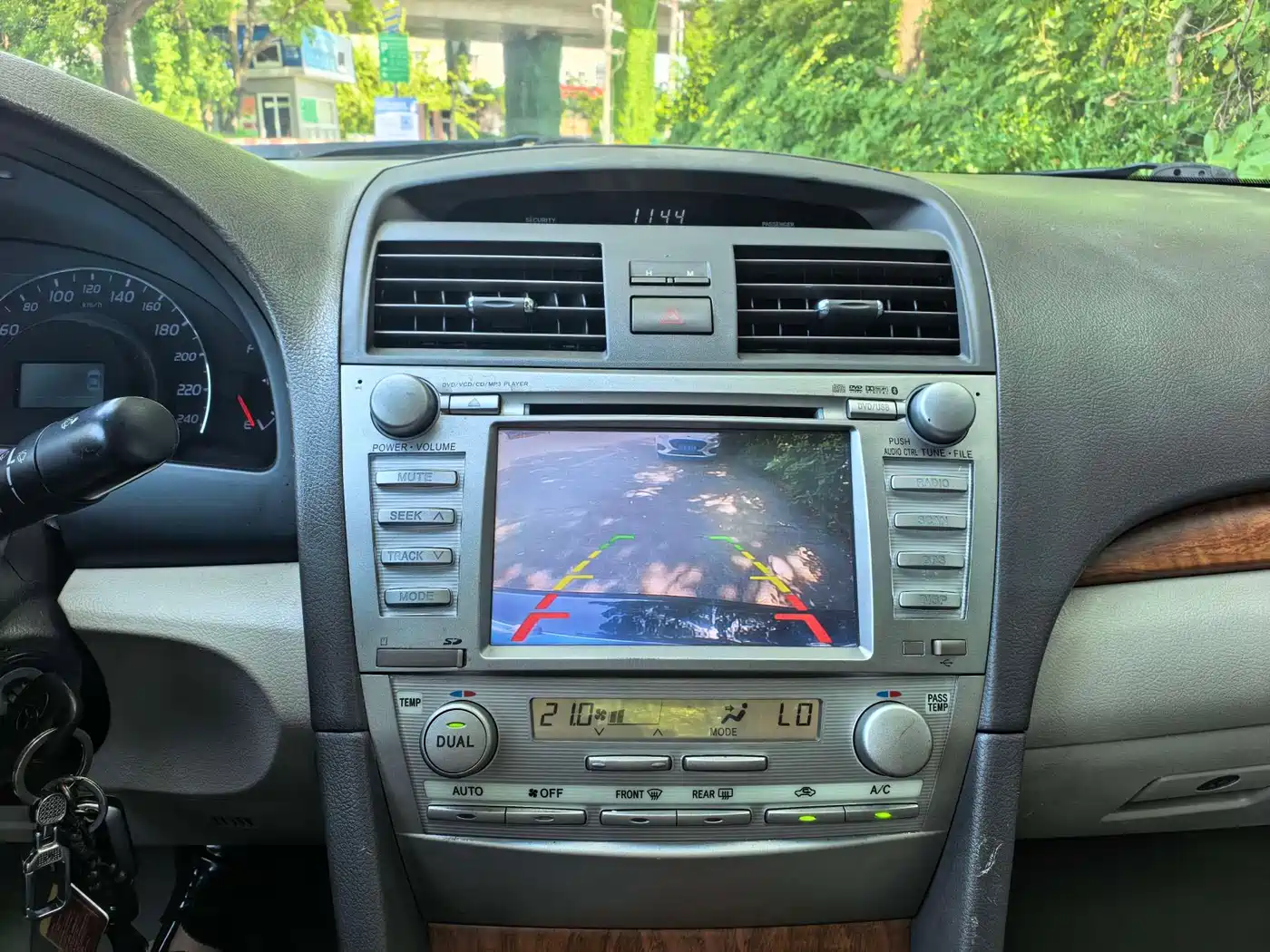 Toyota Camry 2011 240G Luxury Anniversary Edition фото 7