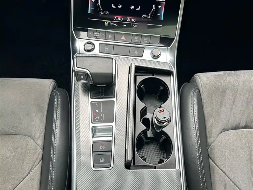 Audi A6L 2021 45 TFSI Exclusive Sport фото 11