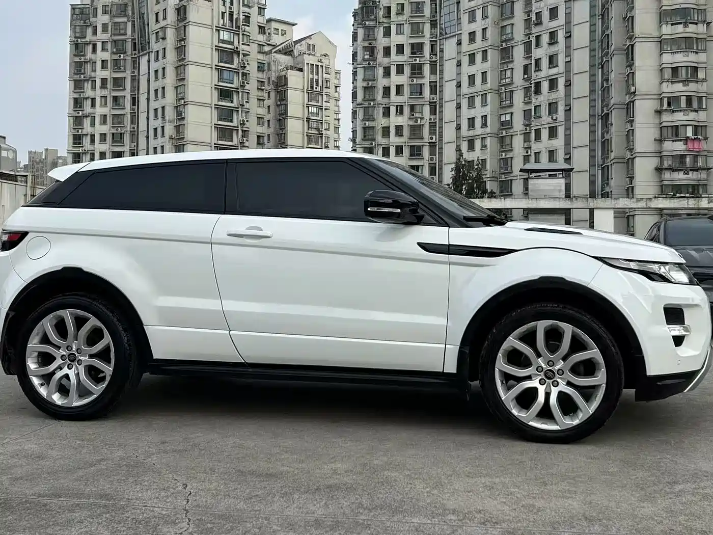 Land Rover Range Rover Evoque (Import) 2013 2.0T 3-door Dynamic Edition фото 12