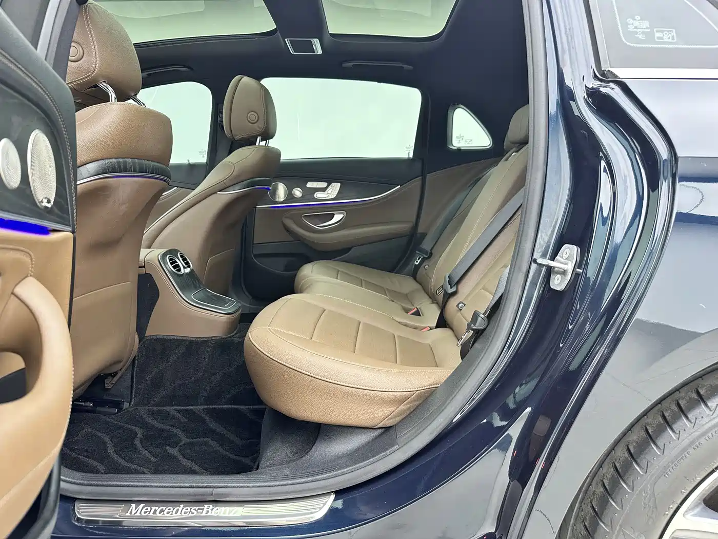 Mercedes-Benz E-Class 2023 E 300 L Sport Luxury фото 9