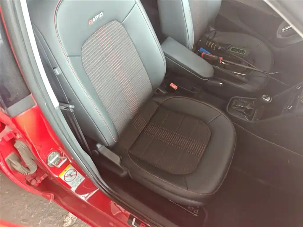 Škoda Skoda Rapid Spaceback 2016 1.6L Automatic Smart Edition фото 25