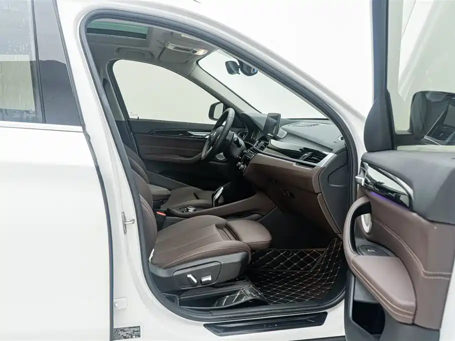 BMW X1 2021 sDrive25Li Leading фото 18