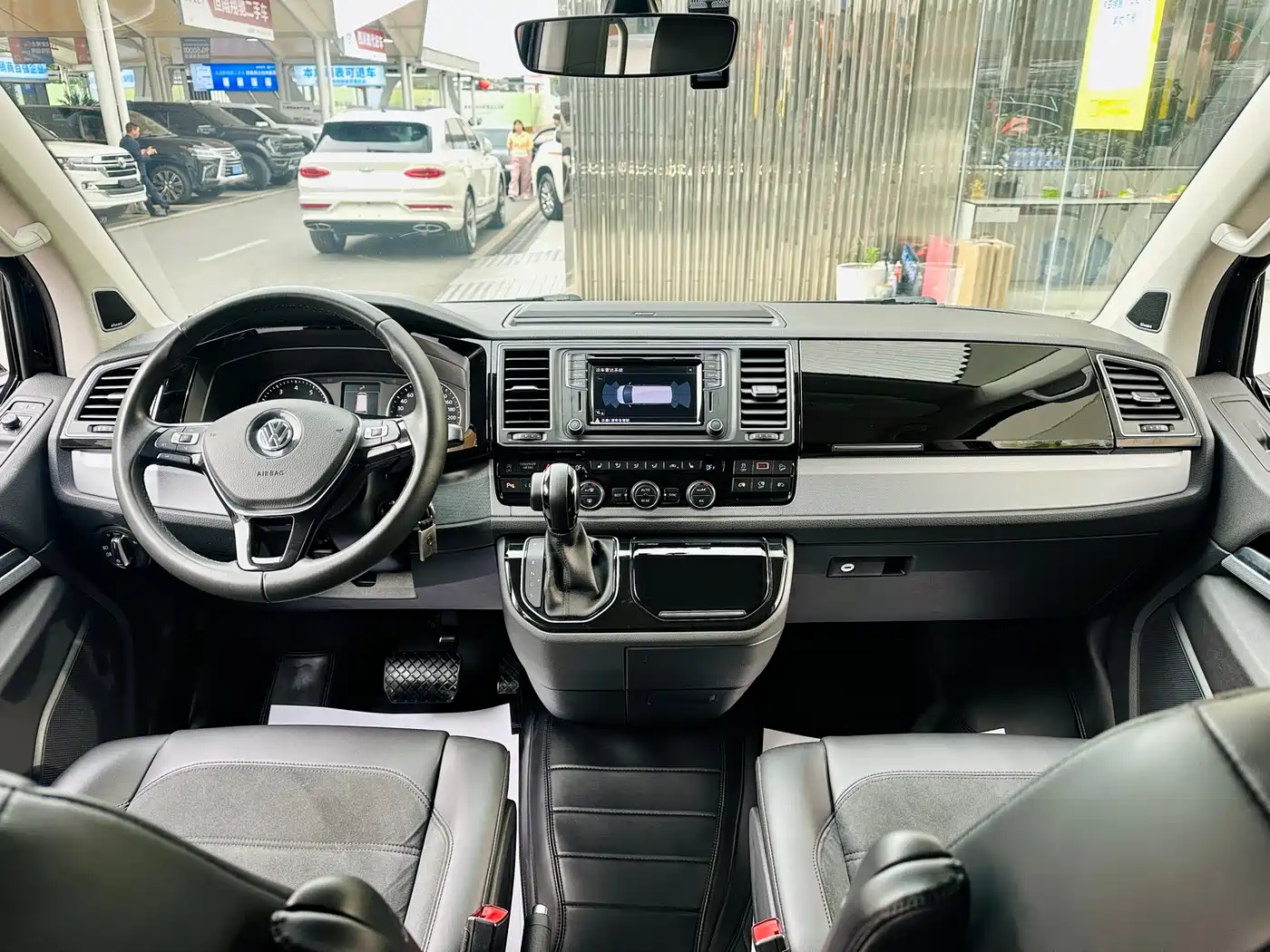 Volkswagen Multivan 2017 2.0TSI AWD Premium Edition 7-Seater фото 6