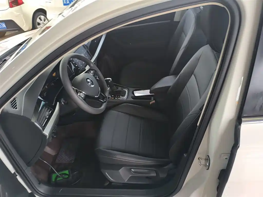 Volkswagen Lavida 2022 1.5L Auto Comfort Edition фото 15