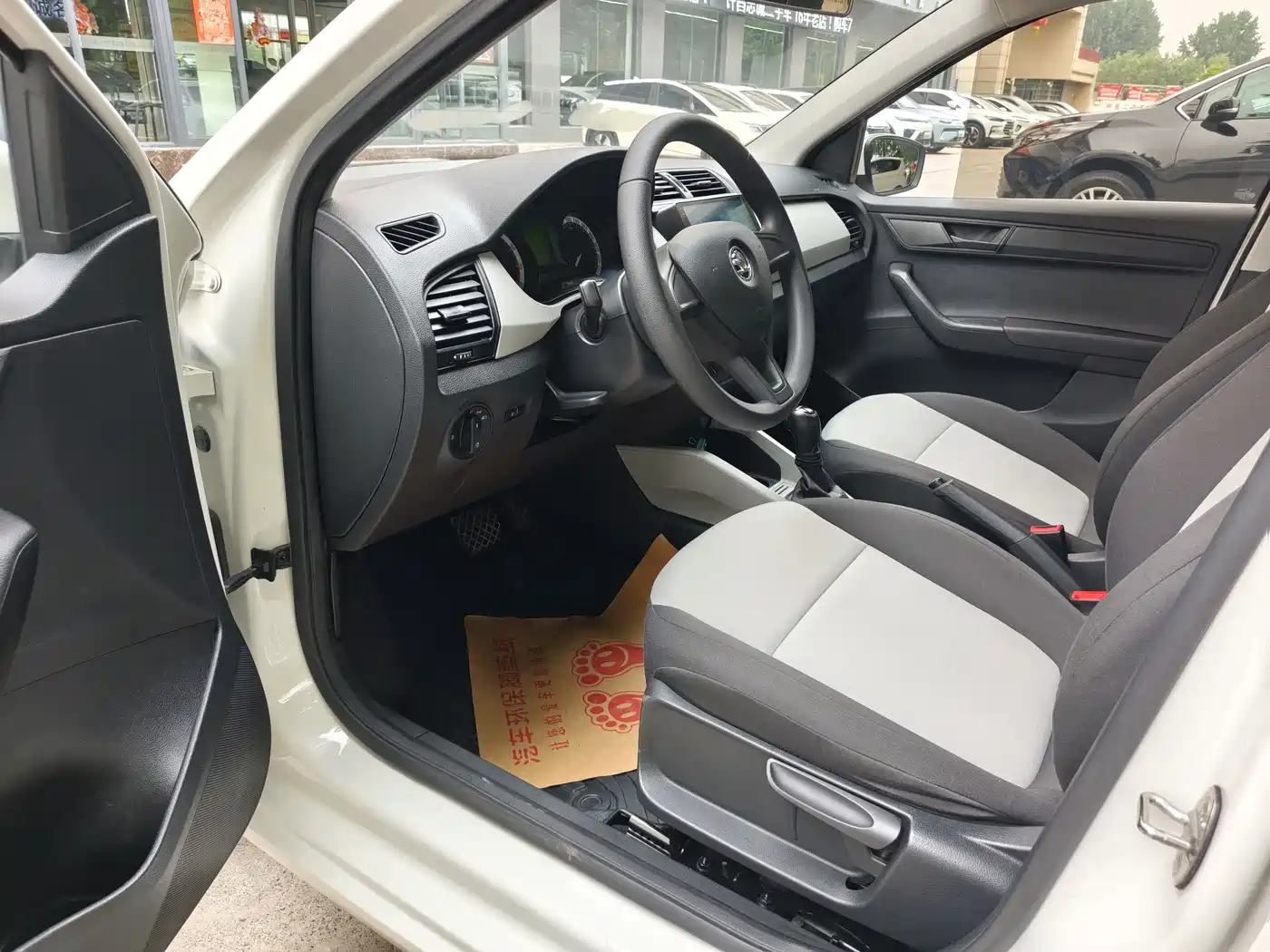 Škoda Fabia 2017 1.4L Auto Car Enjoy Edition фото 8