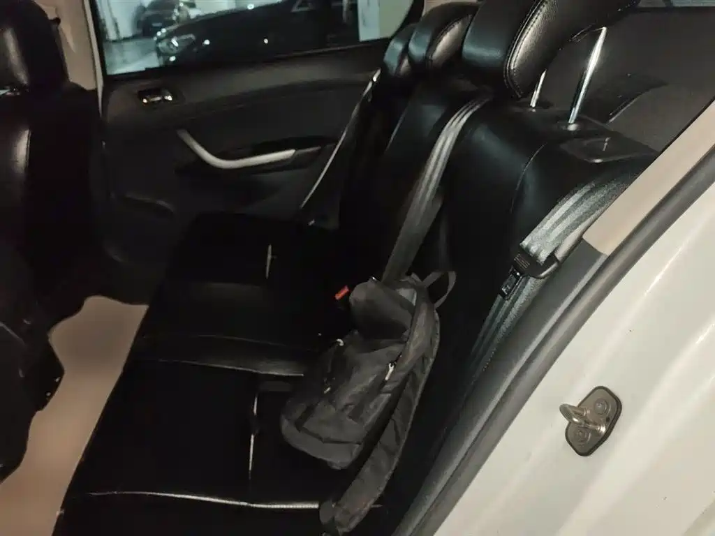 Peugeot 408 2013 2.0L Automatic Comfort Edition фото 15