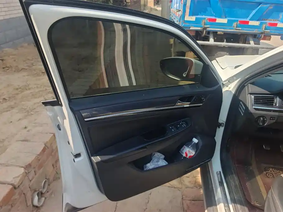 Volkswagen C-TREK 2017 1.6L Manual Comfort фото 7