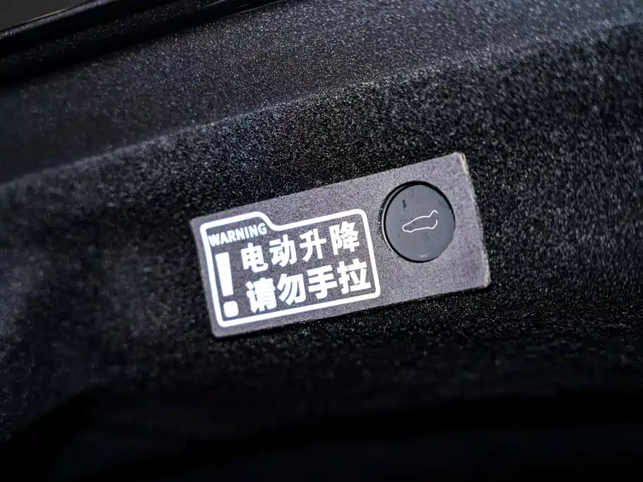 Tesla Model Y 2026 2025 Rear-Wheel Drive