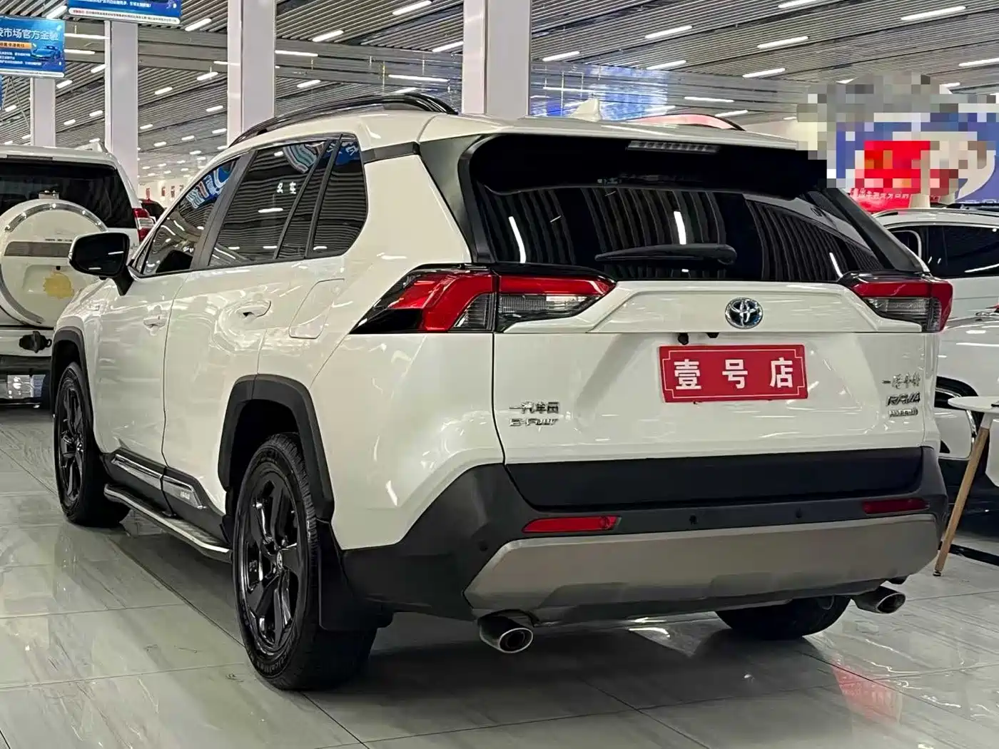 Toyota RAV4 Rongfang 2020 Hybrid 2.5L E-CVT 4WD Elite PLUS фото 6