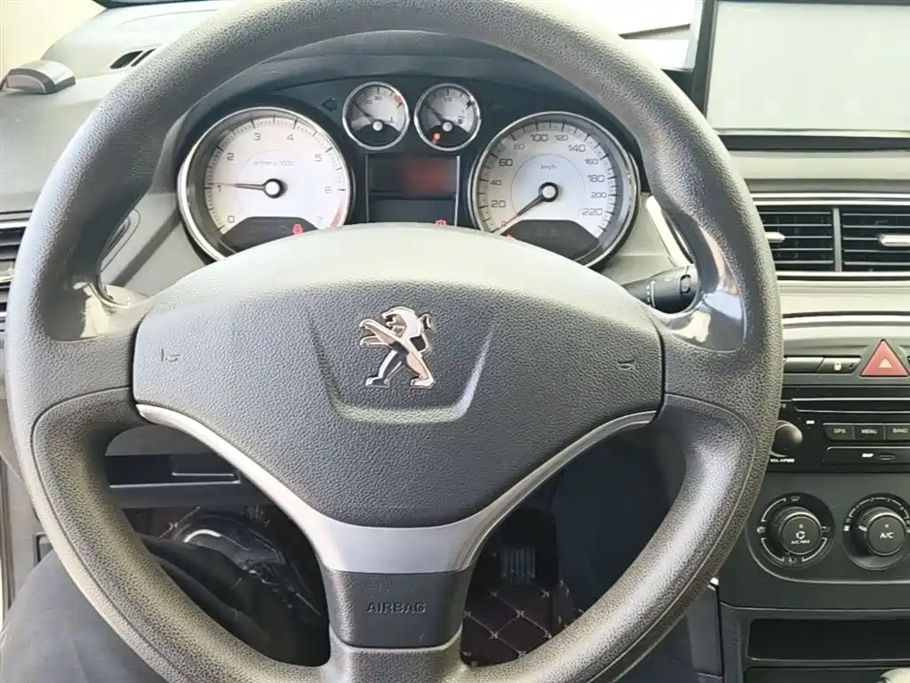 Peugeot 308 2014 Model Joy Edition Classic 1.6L Automatic Superior Style фото 11
