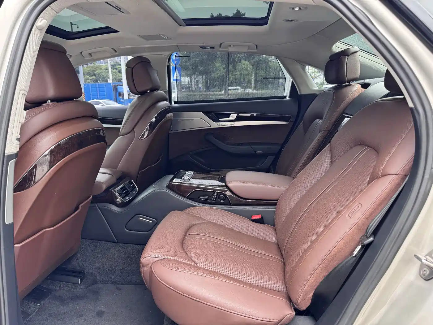 Photo 6 - Audi A8