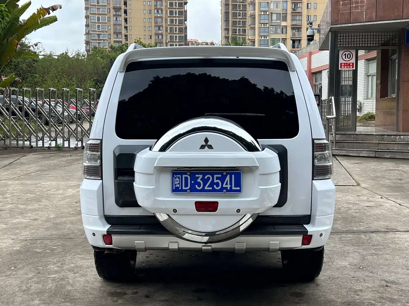 Mitsubishi Pajero (Import) 2009 3.8L 5-Door Premium фото 5