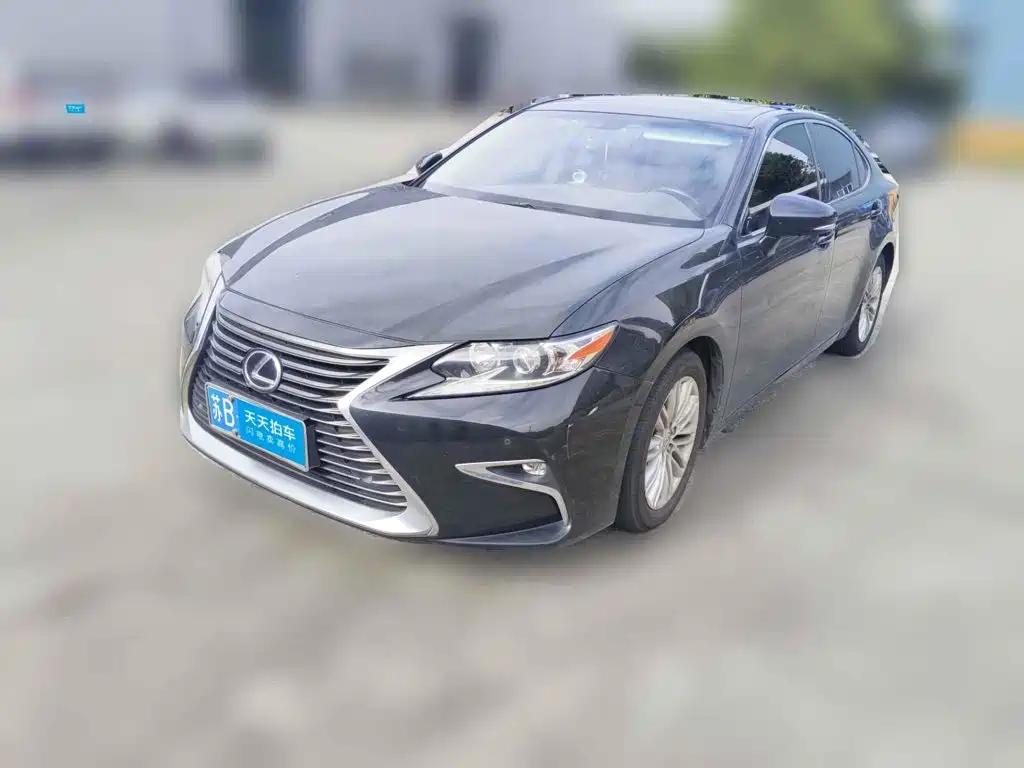 Photo 1 - Lexus ES