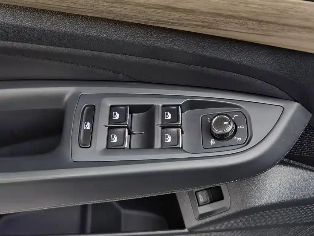 Фото 9 - Volkswagen Passat