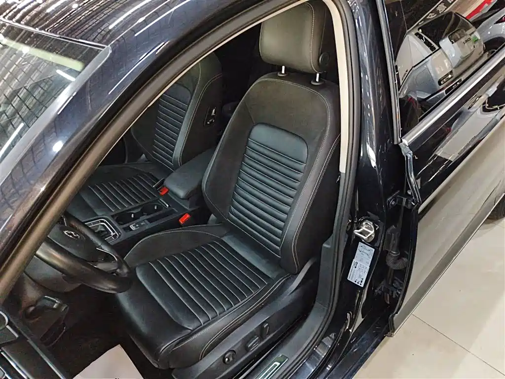 Volkswagen Magotan 2020 330TSI DSG Leading фото 11