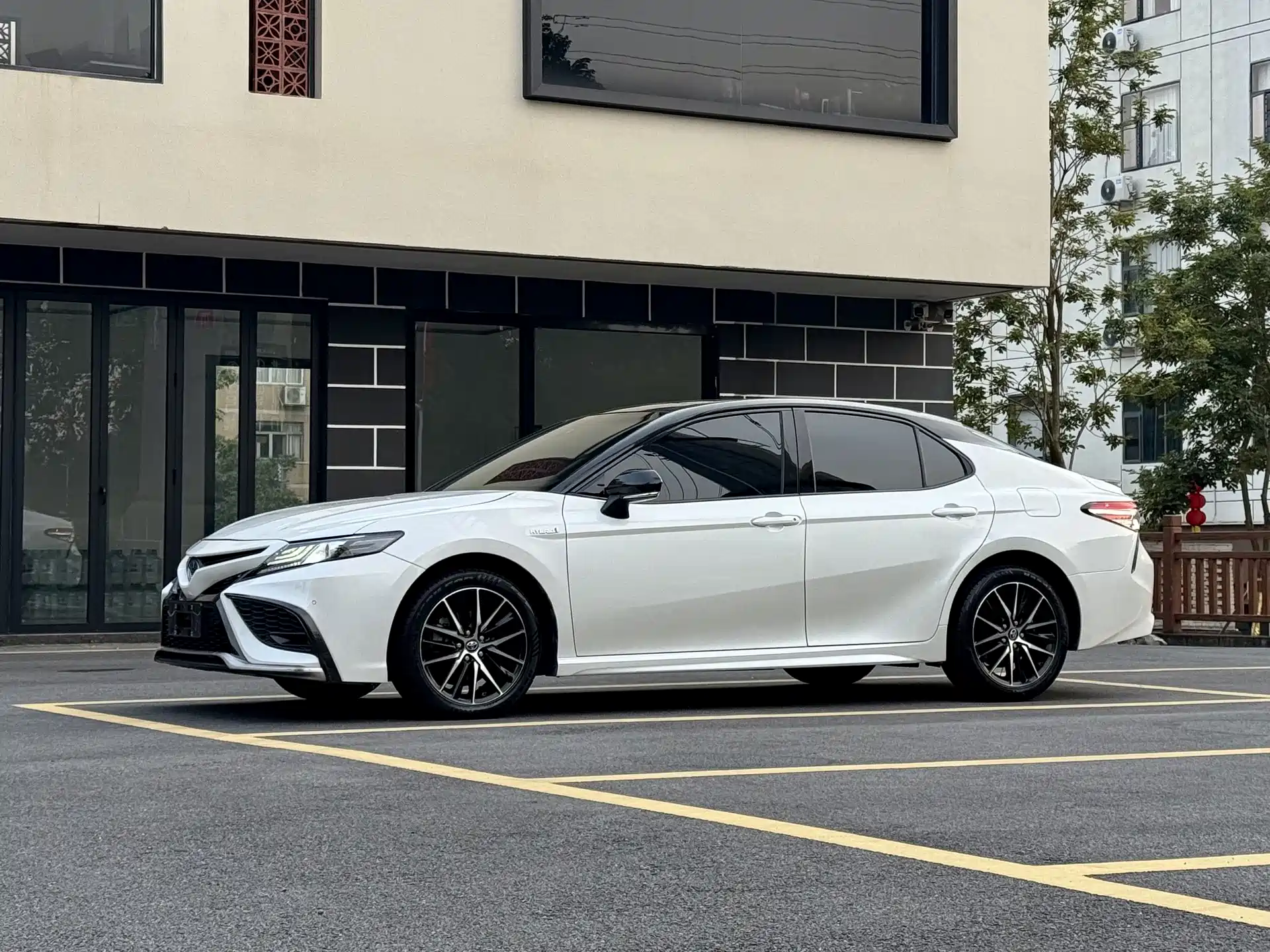 Photo 2 - Toyota Camry