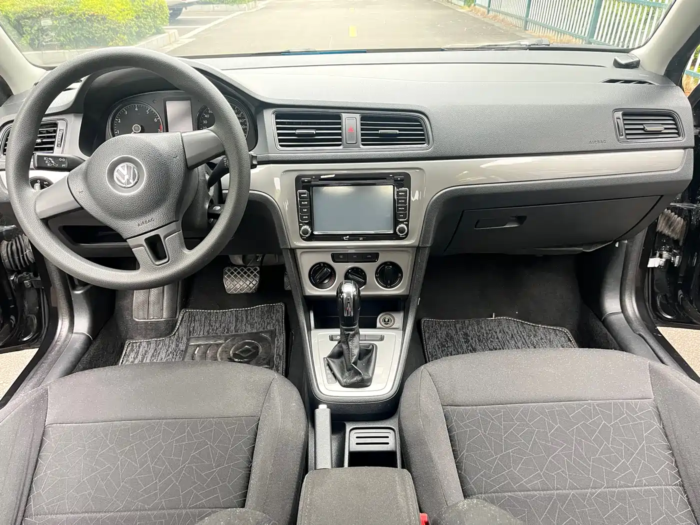 Volkswagen Lavida 2013 Facelift Classic 1.6L Automatic Trend фото 4