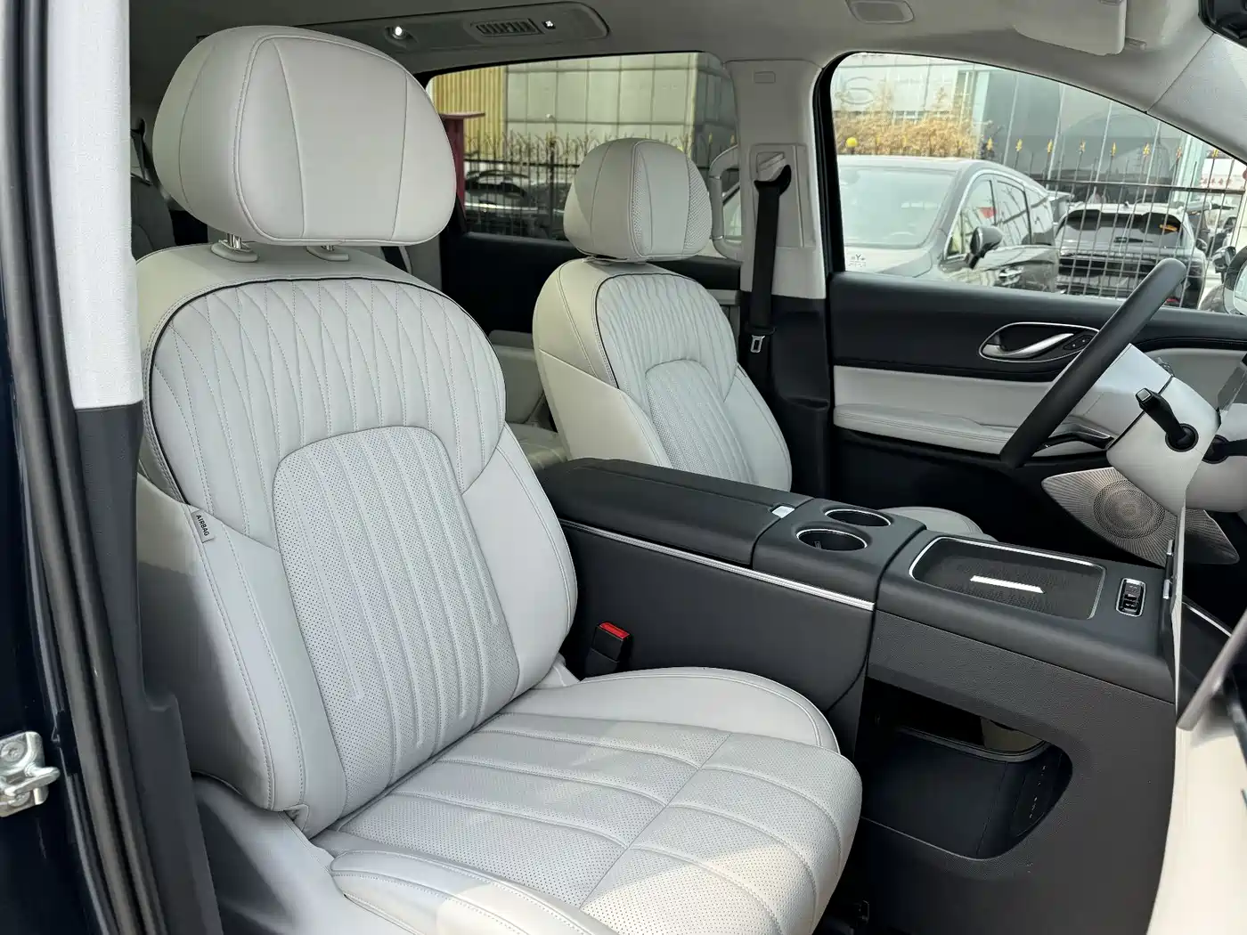 Voyah Auto Voyah Dreamer 2025 PHEV AWD Flagship Kunpeng Edition фото 10