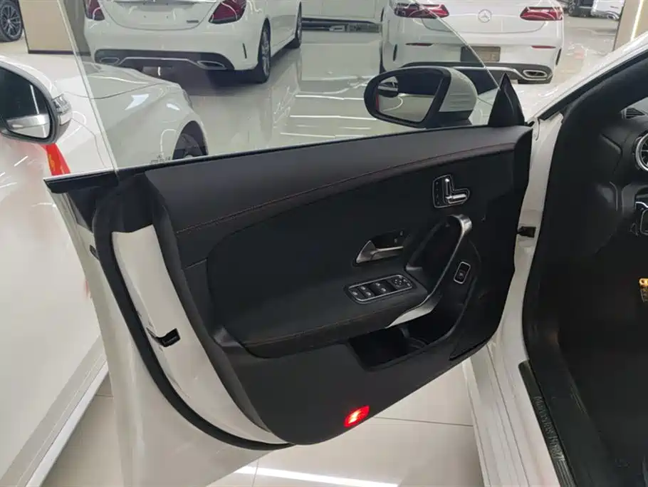 Mercedes-Benz CLA (Import) 2022 CLA 200 фото 7