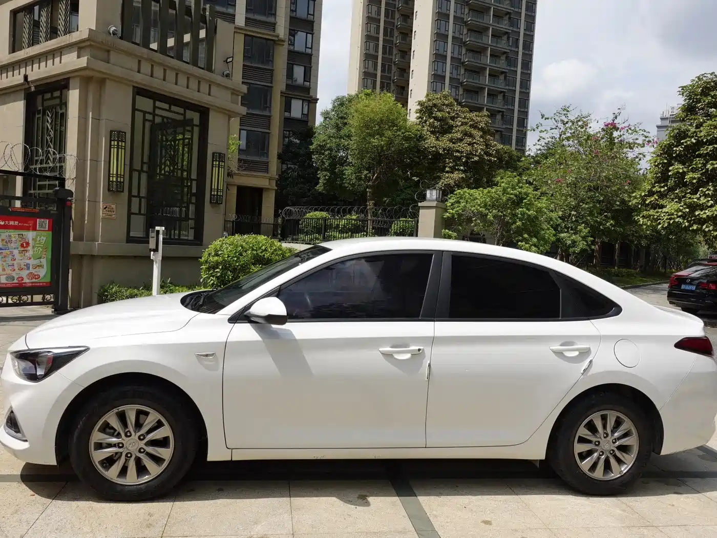Hyundai Elantra 2018 1.6L Automatic Pleasing Edition GL China VI фото 3
