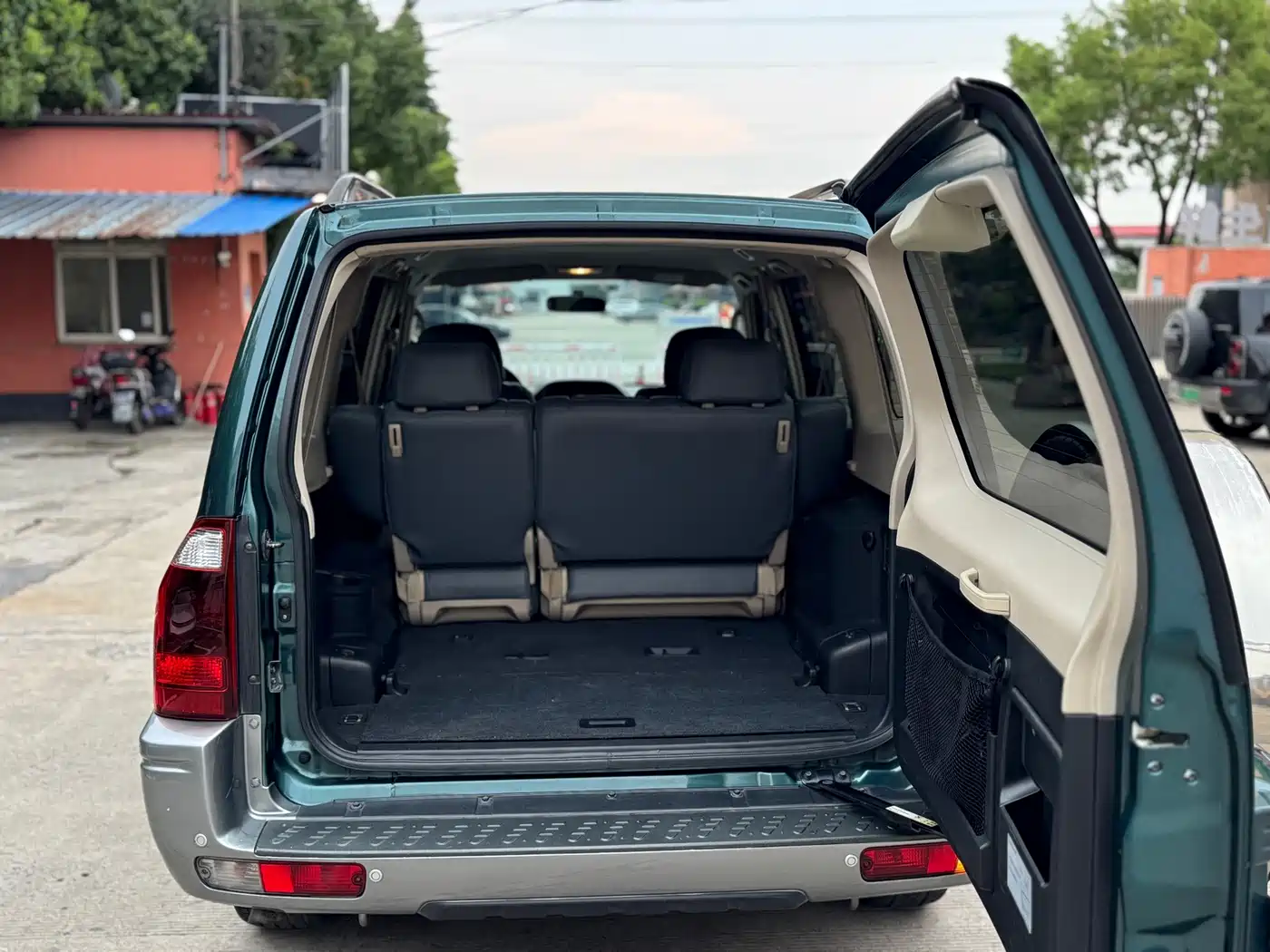 Mitsubishi Pajero 2007 2006 Model 3.0L AT GLX