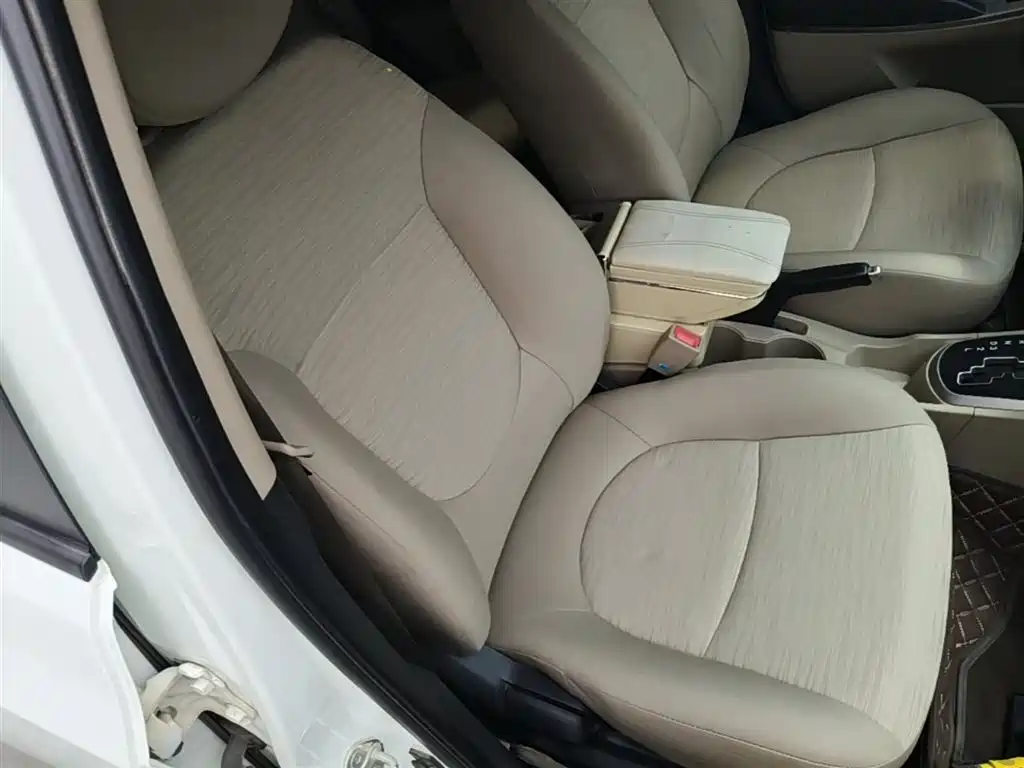 Hyundai Verna 2014 1.4L Automatic Smart GLS фото 25