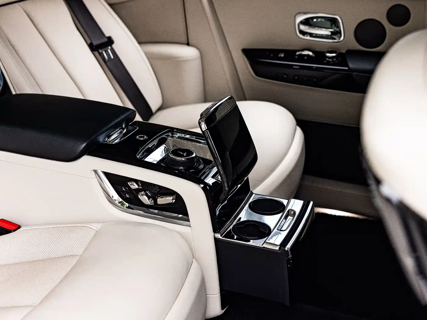 Rolls-Royce Phantom 2018 6.7T Long Wheelbase Version фото 18