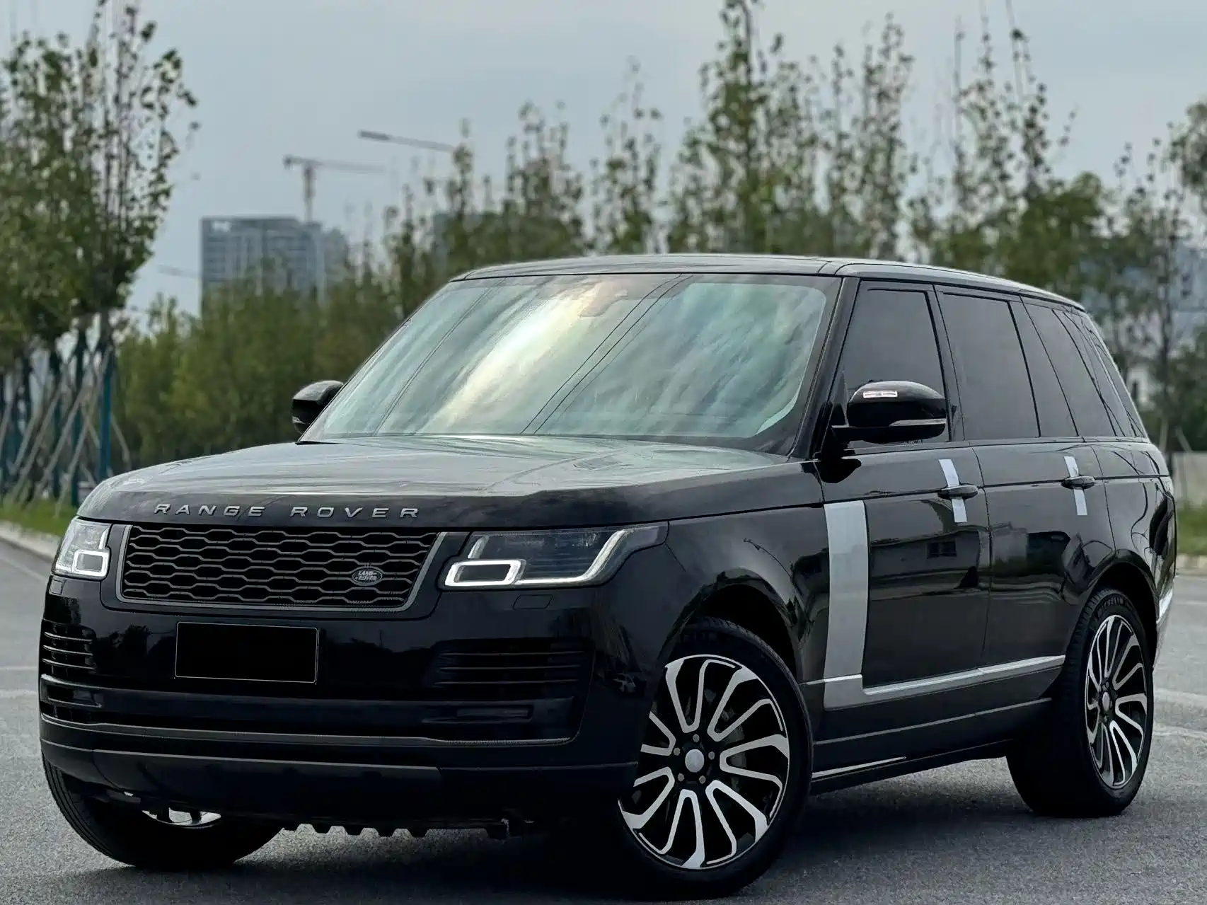 Фото 1 - Land Rover Range Rover