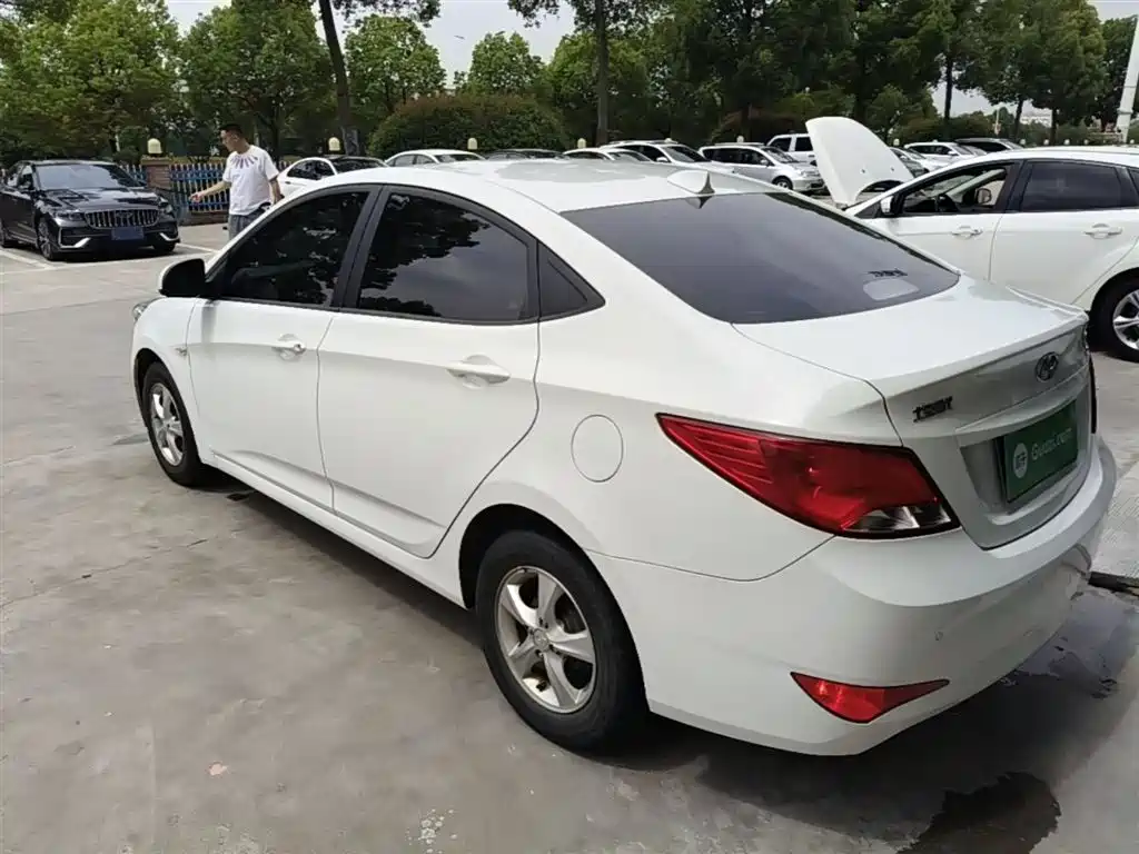 Hyundai Verna 2014 1.4L Automatic Smart GLS фото 5