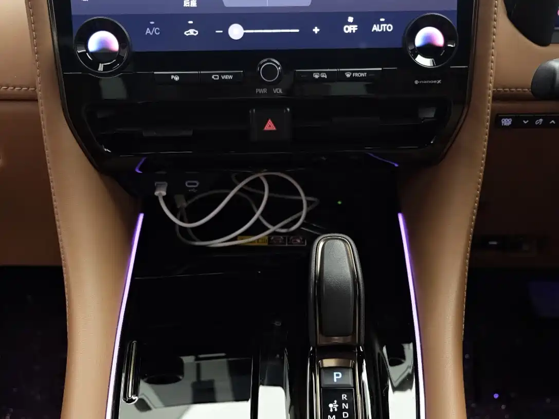 Toyota Vellfire 2025 Crown Hybrid 2.5L Ink Gold Executive Edition фото 6