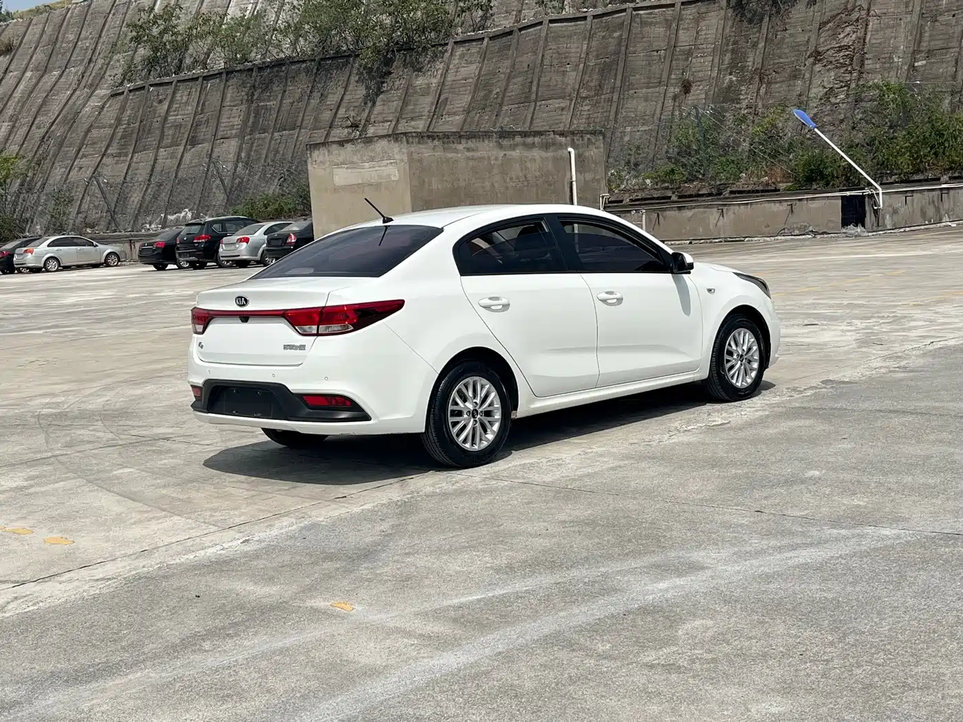 Kia K2 2017 2017 Sedan 1.4L AT GLS