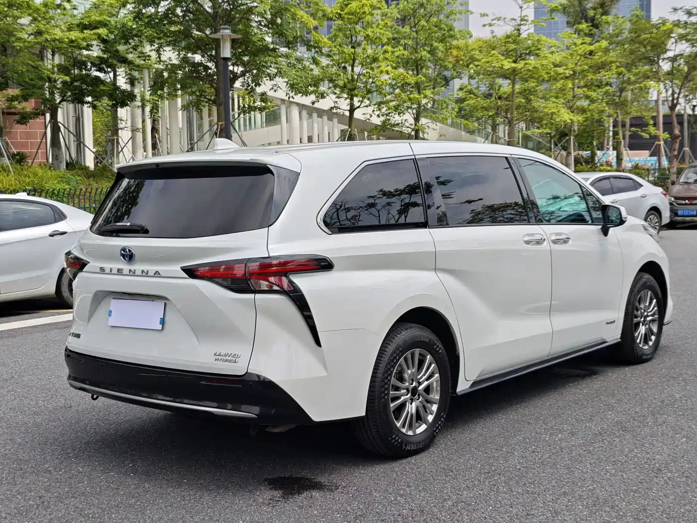 Toyota Sienna 2021 2.5L Hybrid Premium Edition фото 25