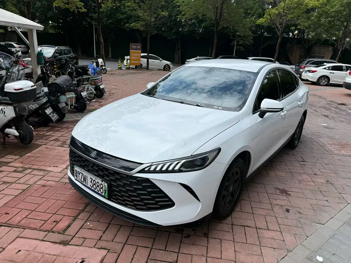 BYD Qin PLUS 2025 DM-i Smart Drive 55KM Leader фото 2