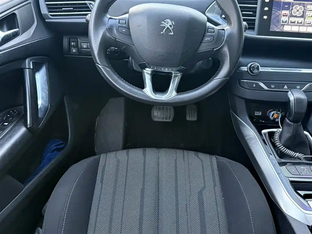 Peugeot 308S 2015 1.6T Auto Dynamic Edition фото 13