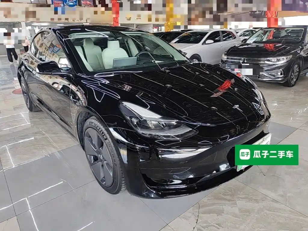 Фото 4 - Tesla Model 3