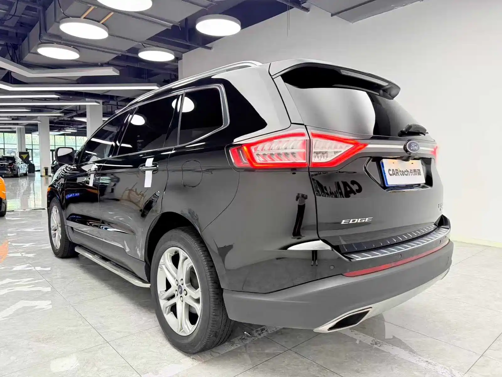 Фото 4 - Ford Edge