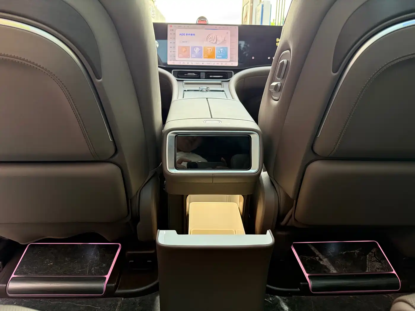 AITO Wenjie AITO M9 2025 Extended Range Ultra 52kWh 6-Seater фото 16