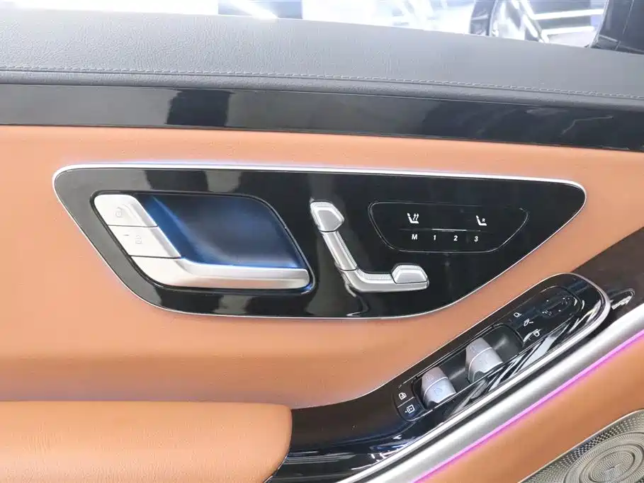 Photo 17 - Mercedes-Benz S-Class