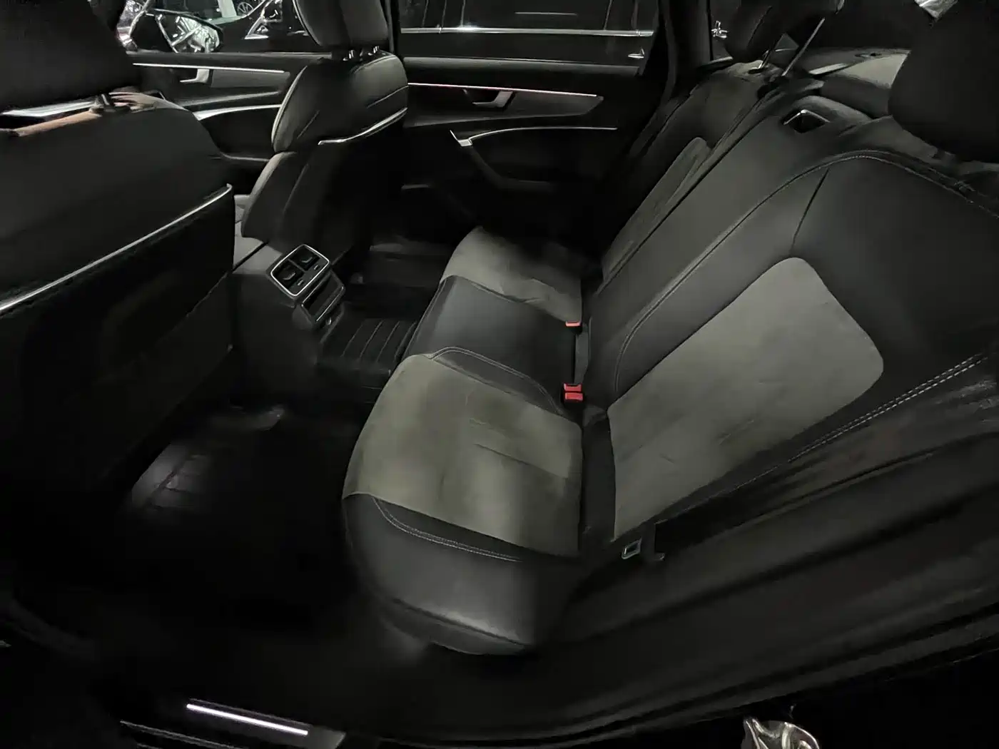 Audi A6L 2021 40 TFSI Luxury Sport фото 18