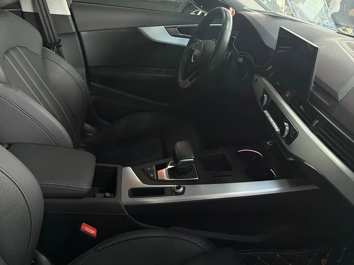 Audi A4L 2020 40 TFSI Luxury Dynamic фото 18